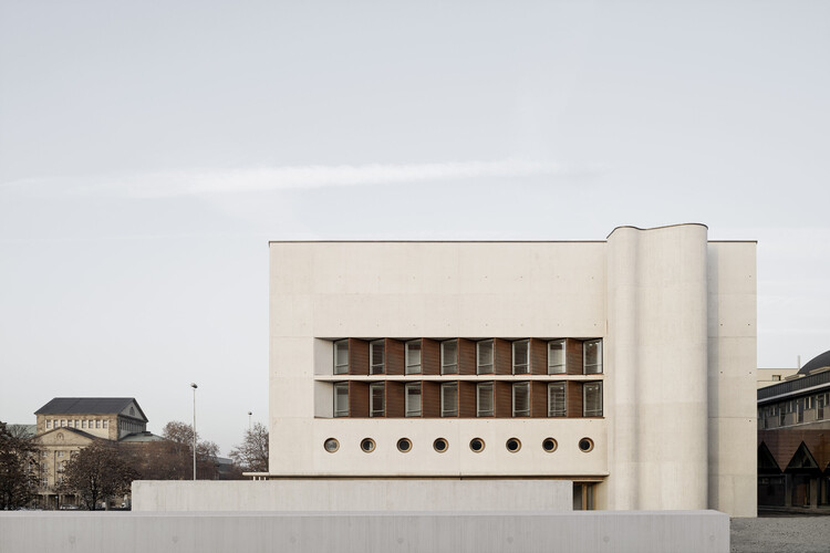 Пристройка государственной библиотеки Вюртемберга / LRO GmbH & Co. KG Freie Architekten BDA - Фотография экстерьера, окна