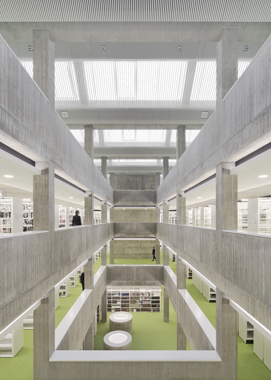Пристройка государственной библиотеки Вюртемберга / LRO GmbH & Co. KG Freie Architekten BDA - Фотография интерьера, лестница