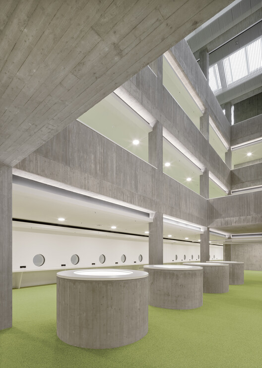 Приложение государственной библиотеки Вюртемберга / LRO GmbH & Co. KG Freie Architekten BDA - Фотография интерьера, лестница, балка