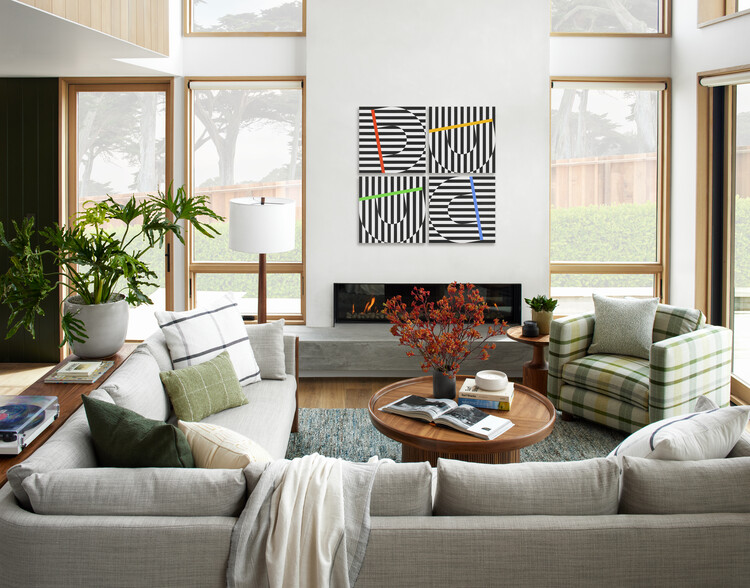 Галечный пляж / Feldman Architecture — Фотография интерьера, гостиная, диван, окна, стол