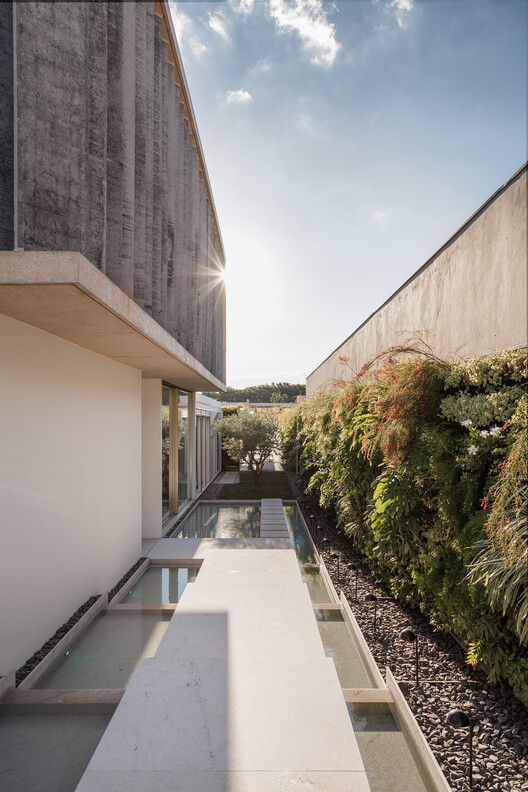FG House / Caracho Arquitetos - Фотография экстерьера, фасад, сад, двор
