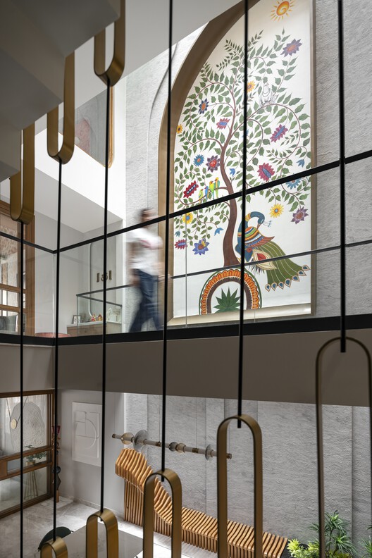 6 x 18 Slender House / Spaces Architects@ka — Фотография интерьера, окна, стекло, стул
