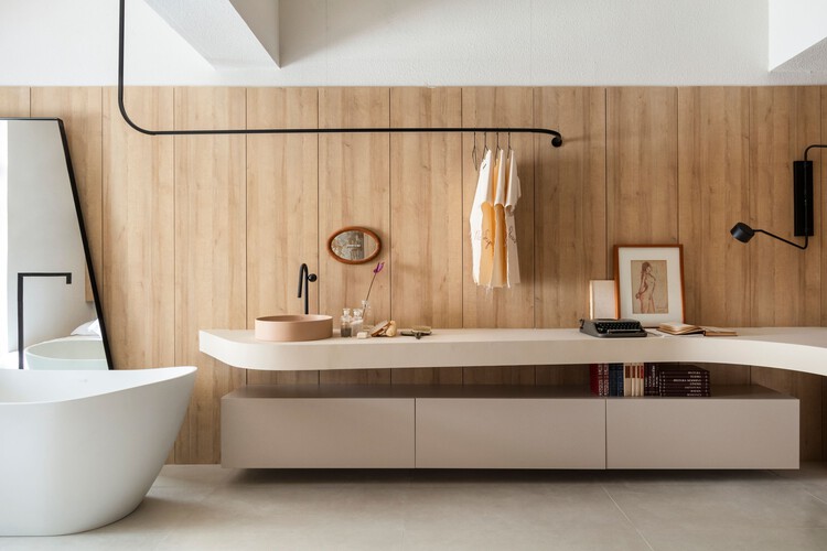 Serena / Modulo 4 Arquitetura - Фотография интерьера, ванная комната, раковина, столешница, ванна