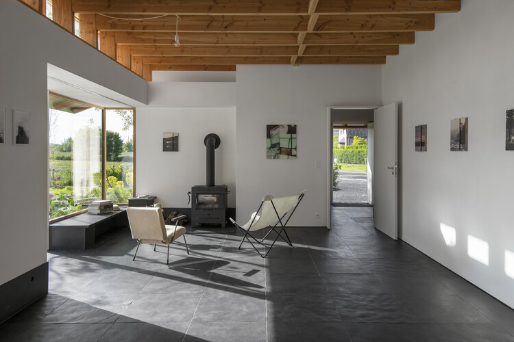 The Gallery House / Wim Goes Architectuur - Фотография интерьера, стул, окна, балка