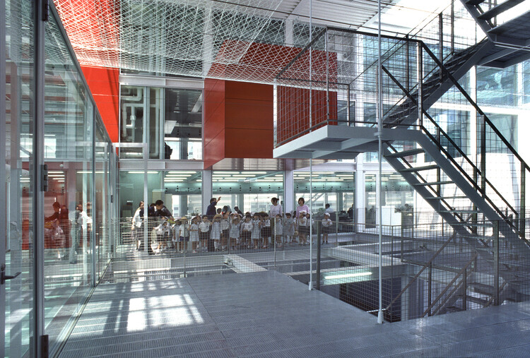 Размытые границы: исследование прозрачности в архитектуре Рикена Ямамото — изображение 5 из 10