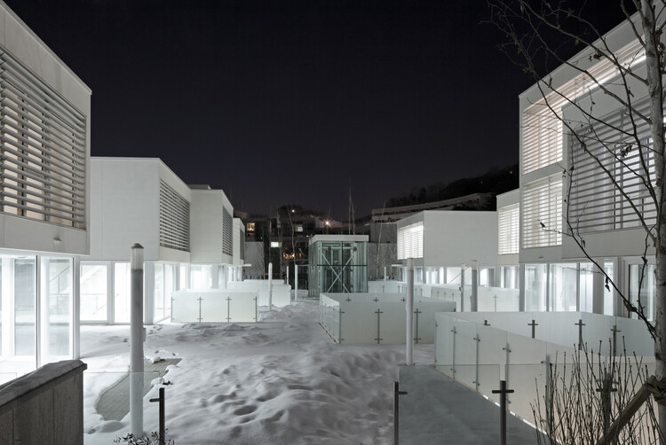Размытые границы: исследование прозрачности в архитектуре Рикена Ямамото — изображение 10 из 10