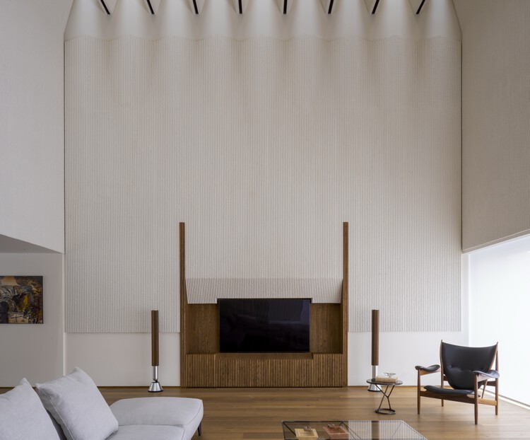 Резиденция B. Kanaan / Sahel AlHiyari Architects — фотография интерьера, гостиная, стул