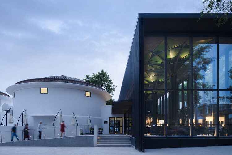 Книжный магазин Grand Granary библиотеки Avant-Garde / SEU-ARCH Art+Zen Architects - Фотография экстерьера, фасад, окна