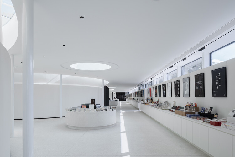 Книжный магазин Grand Granary библиотеки Avant-Garde / SEU-ARCH Art+Zen Architects - Фотография интерьера, кухня