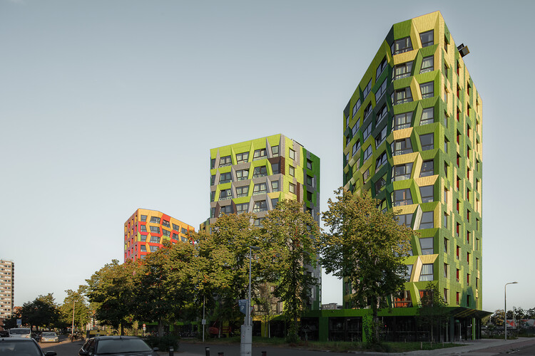 Апартаменты De Kwekerij / Arons & Gelauff Architecten - Фотография экстерьера, окна, городской пейзаж, фасад
