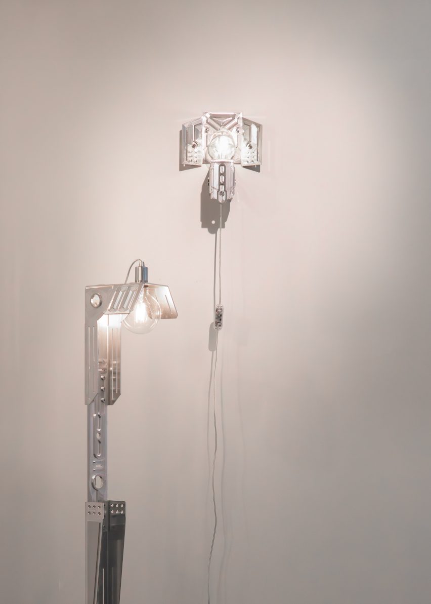 Два алюминиевых светильника из серии Ghost от HAHA Studio. 