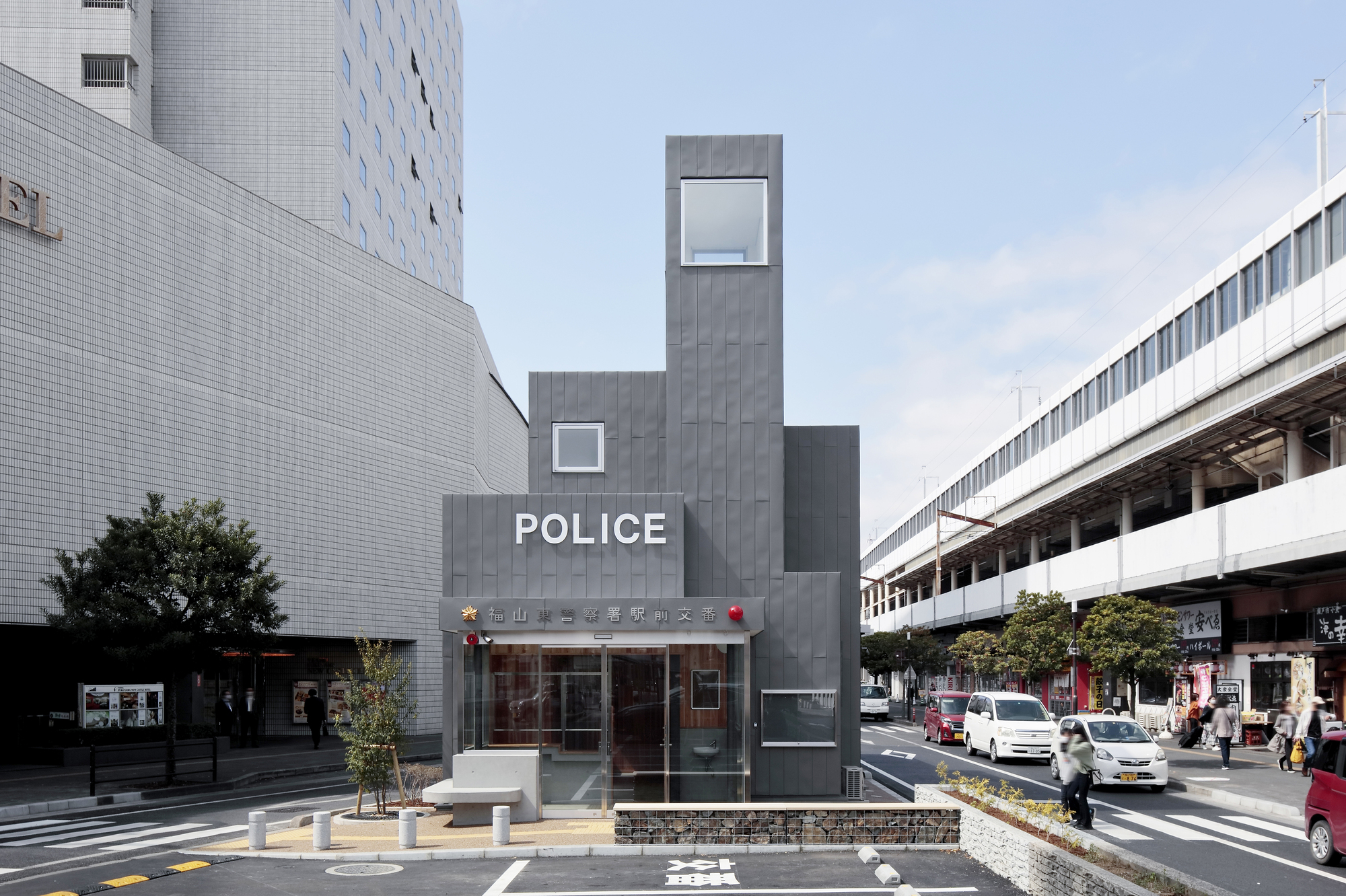 Полицейский участок Фукуяма Хигаси Экимаэ КОБАН / Архитектурная лаборатория Мэгуро