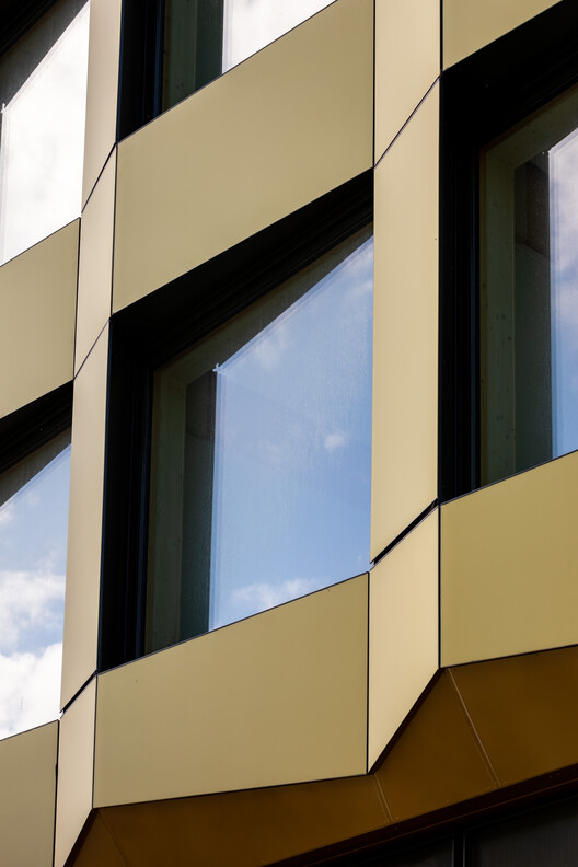 Прочные и устойчивые солнечные фасады: 5 основных архитектурных принципов — изображение 4 из 7