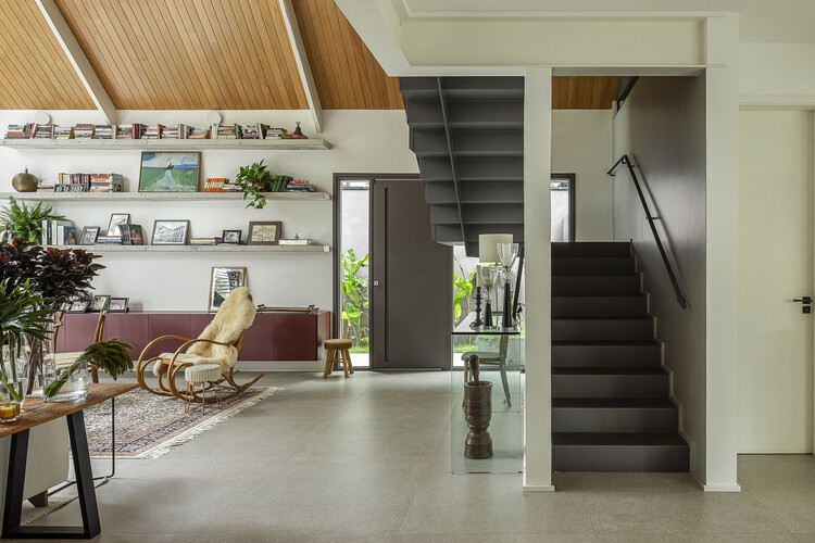 Дом Джудиче / ARKITITO Arquitetura - Фотография интерьера, лестница, стул