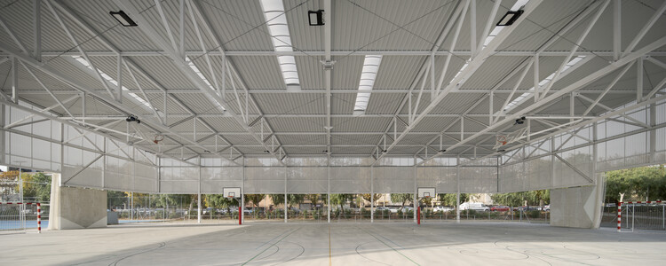 Спортивный комплекс в Пальехе / JPAM Architects + Masala Consultors — изображение 5 из 18