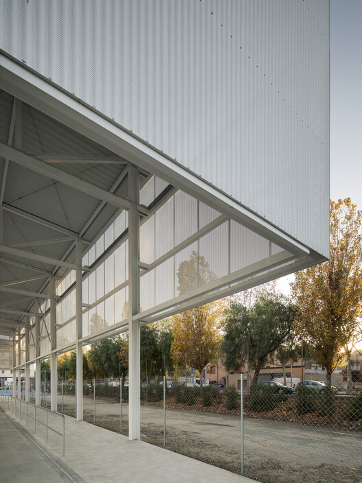 Спортивный комплекс в Пальехе / JPAM Architects + Masala Consultors — изображение 6 из 18