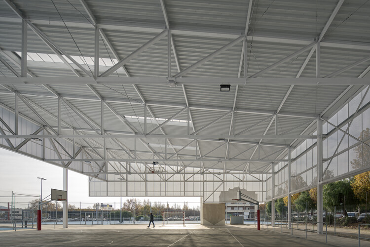 Спортивный комплекс в Пальехе / JPAM Architects + Masala Consultors — изображение 3 из 18