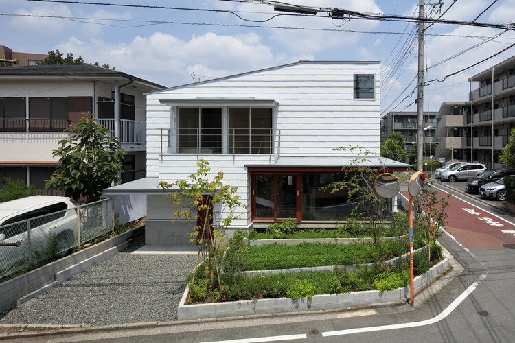 Дом Танабата / Архитектурная лаборатория Мэгуро - Фотография экстерьера, окна, фасад