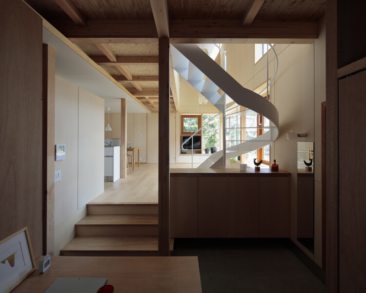 Дом Танабата / Архитектурная лаборатория Мэгуро - Фотография интерьера, лестницы, окна