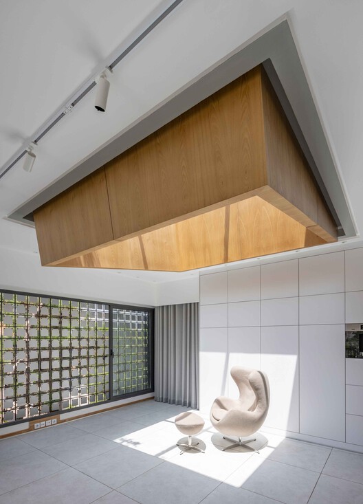 Жилая квартира на подветренной стороне / Ashari Architects — Фотография интерьера, кухня