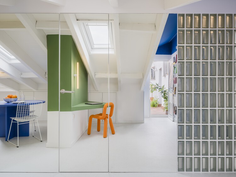 Flix House / gon Architects - Фотография интерьера, стул, окна