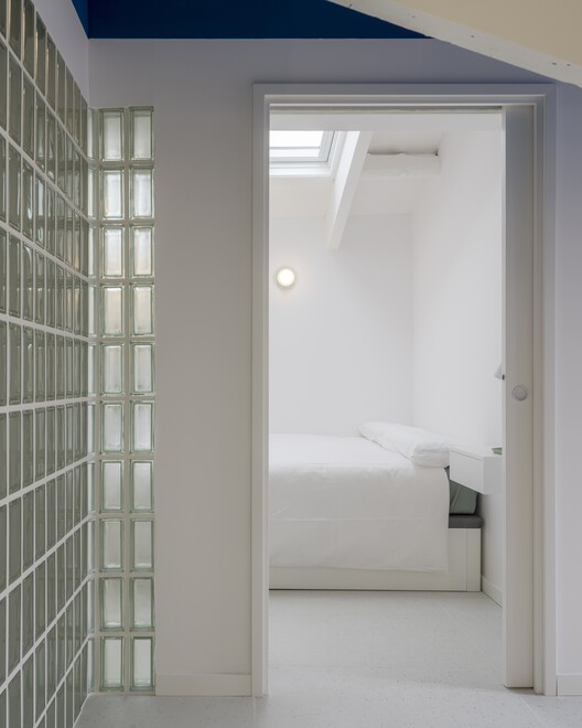 Flix House / gon Architects - Фотография интерьера, спальня, кровать