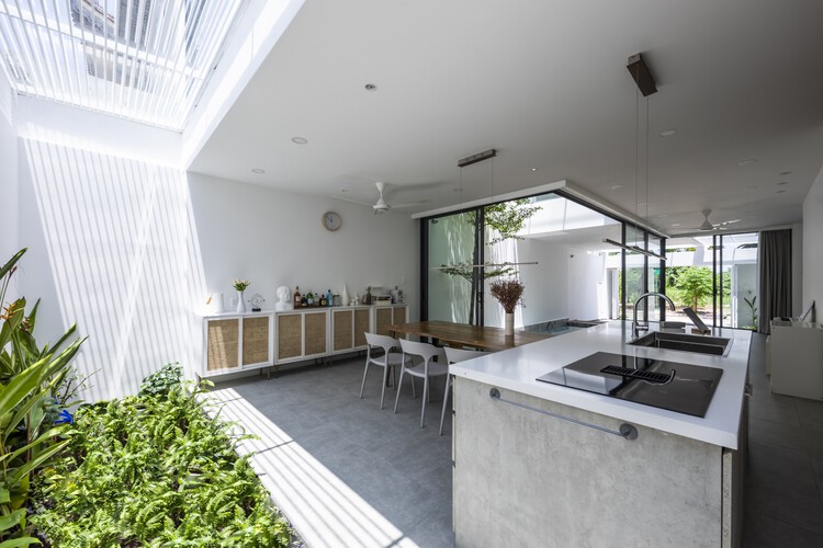 Banh Duc House / Space Design Archgroup — Фотография интерьера, кухня, раковина, столешница