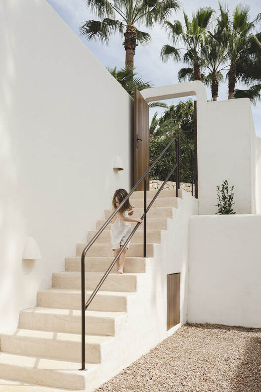 Can Bau / Paloma Bau Studio + Viraje arquitectura - Фотография интерьера, лестницы, перила