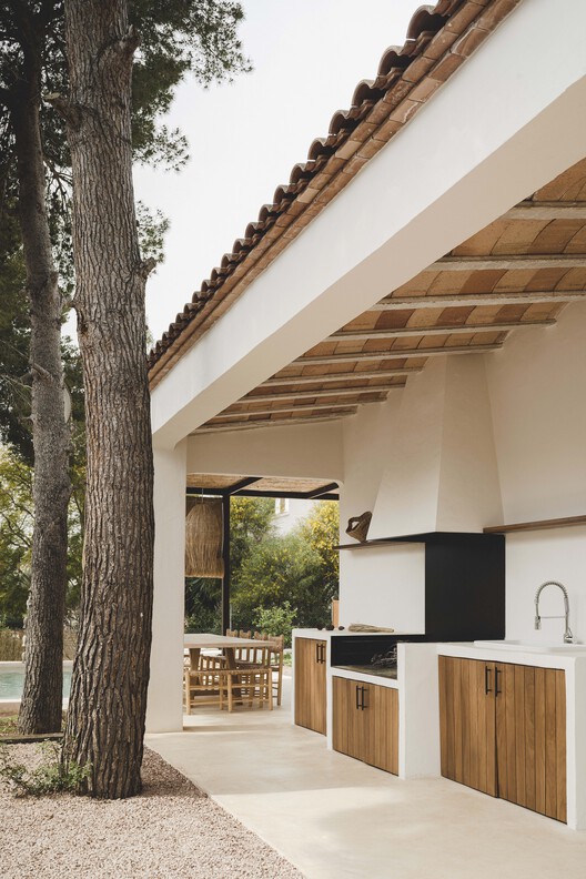 Can Bau / Paloma Bau Studio + Viraje arquitectura - Фотография интерьера, кухни, фасада, балки