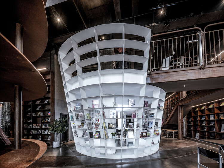 Книжный магазин в Домне / HyperSity Architects - Фотография интерьера