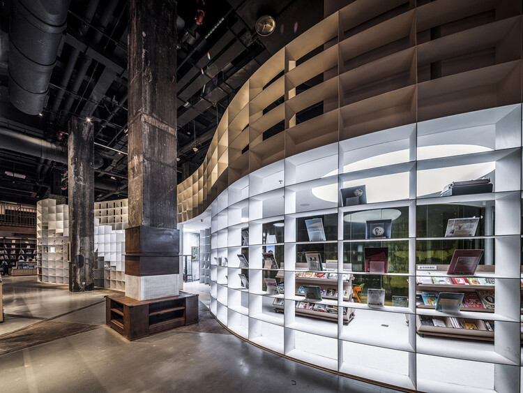 Книжный магазин в Домне / HyperSity Architects - Изображение 14 из 37
