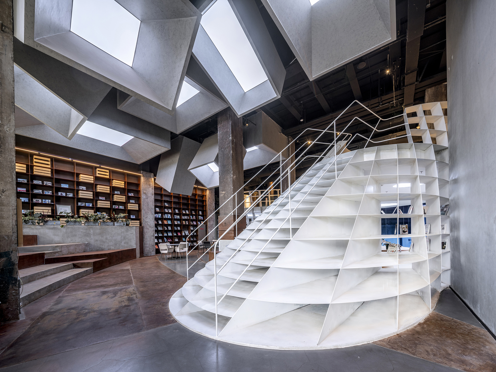 Книжный магазин в Домне / HyperSity Architects