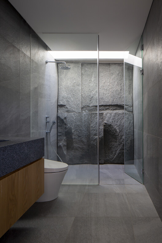 ee.jae House / 100A Associates - Фотография интерьера, ванная комната