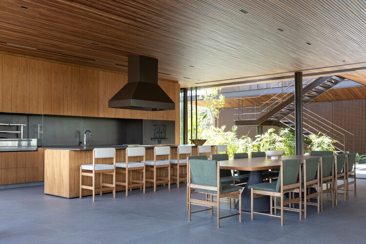 LGM House / Luciano Dalla Marta Arquitetura - Фотография интерьера, кухня, стол, стул, столешница