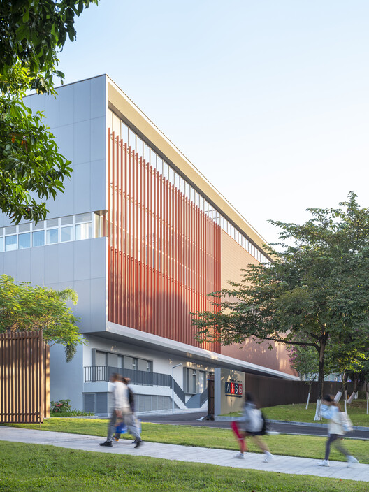 Кампус Американской международной школы научного парка Гуанчжоу / Perkins&Will — фотография экстерьера, фасад