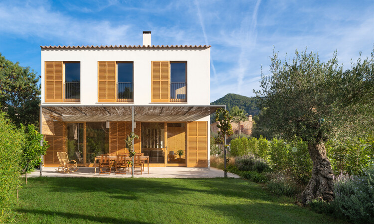   Дома в Испании: мобильные деревянные ограждения для защиты от солнца — изображение 9 из 14