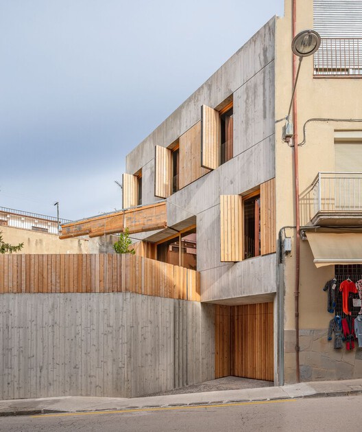   Дома в Испании: мобильные деревянные ограждения для защиты от солнца — изображение 10 из 14
