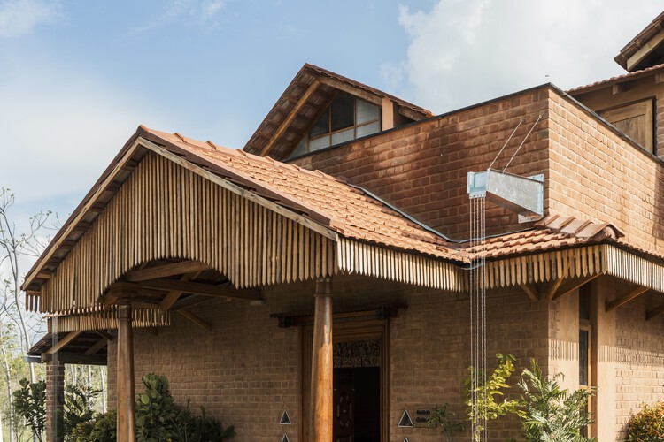 Brick Manor / Архитектурная студия Bhutha Earthen - Фотография экстерьера, фасад