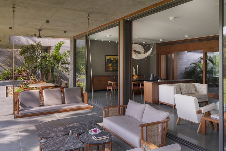 Дом Аранья / Modo Designs - Фотография интерьера, гостиная, стол, стул