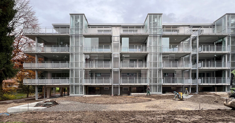 Многоквартирный дом Transformation Langensand / Galliker und Riva Architekten - Фотография экстерьера, окна, фасад