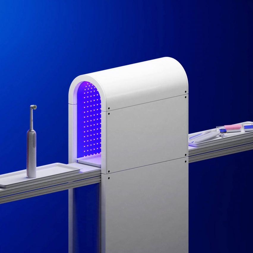 3D-изображение, показывающее конвейерную ленту электрических зубных щеток, идущую в освещенный фиолетовым туннелем и разваливающуюся на другой стороне.