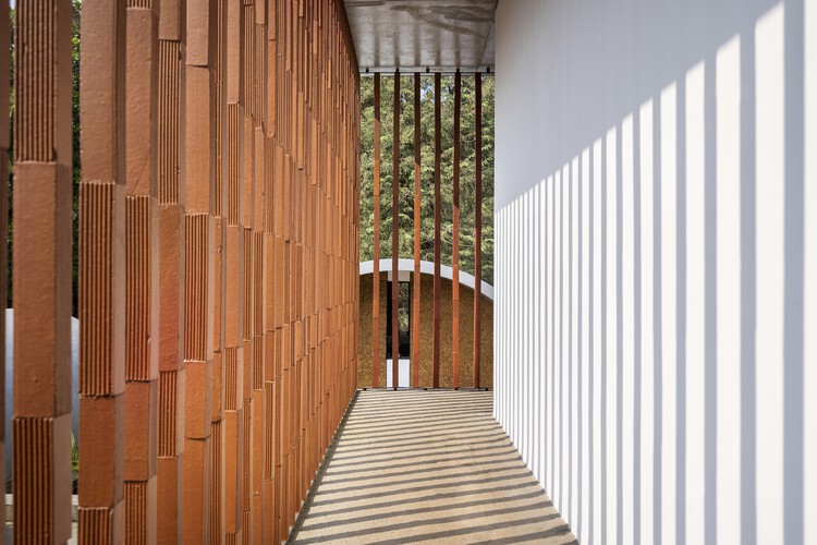 Резиденция Stoic Wall / LIJO RENY Architects — Изображение 28 из 41