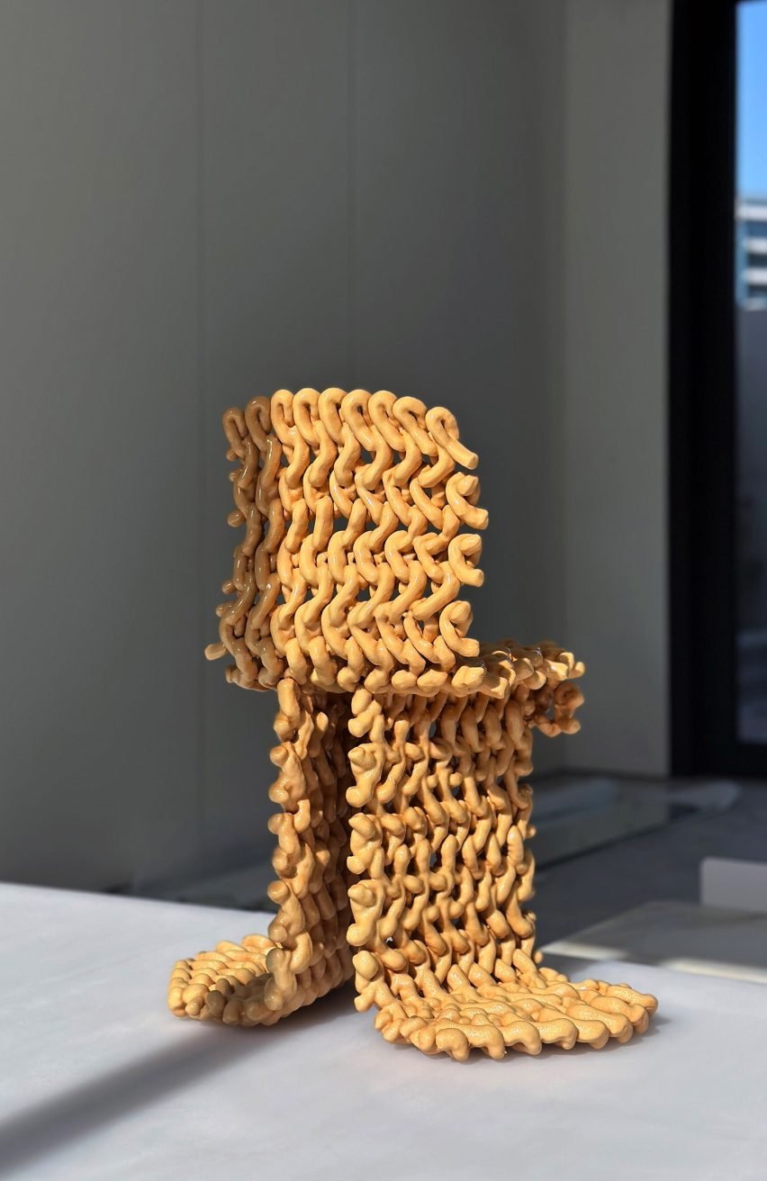 Стул, напечатанный на 3D-принтере, в Gallery Collectional