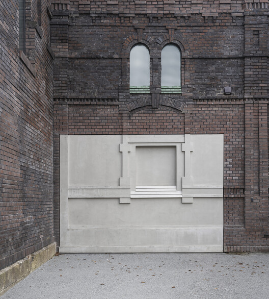 Галерея современного искусства PLATO / KWK PROMES - Фотография экстерьера, кирпич, фасад
