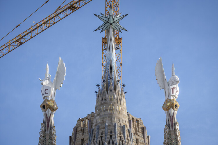 Знаменитый храм Саграда Фамилия в Барселоне будет завершен в 2026 году — изображение 2 из 11