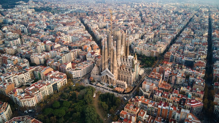 Знаменитый храм Святого Семейства Барселоны будет завершен в 2026 году — изображение 6 из 11