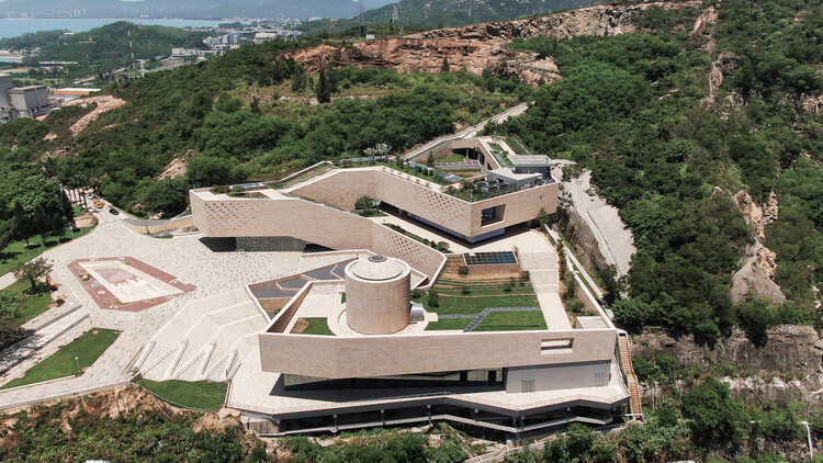 Музей науки и технологий атомной энергетики Дайя Бэй / E+UV Architecture + Huayi Design — изображение 2 из 34