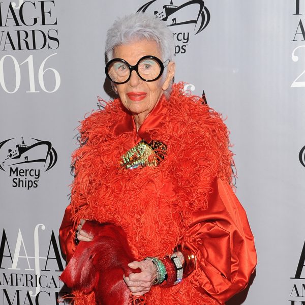 Американский дизайнер интерьеров Айрис Апфель умерла в возрасте 102 лет