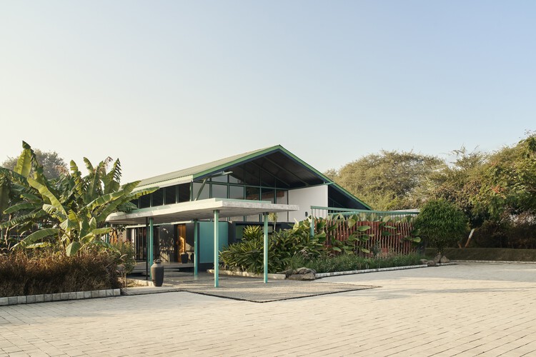 Дом с зеленым фронтоном / Atelier Architects - Экстерьерная фотография