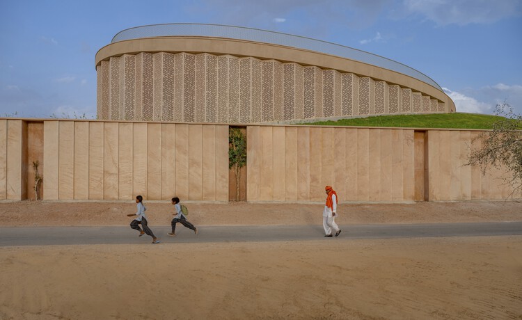 Общественный центр деревни Ноха / Sanjay Puri Architects - Экстерьерная фотография, фасад